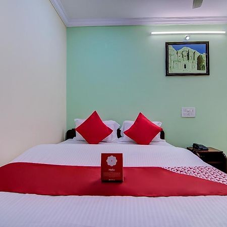 Hotel Oyo Lalitha Delight à Visakhapatnam Extérieur photo