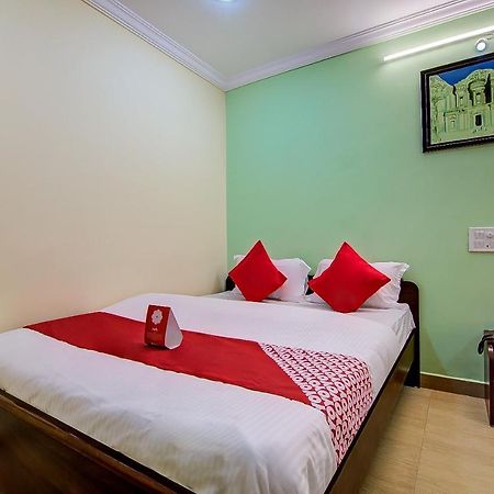 Hotel Oyo Lalitha Delight à Visakhapatnam Extérieur photo