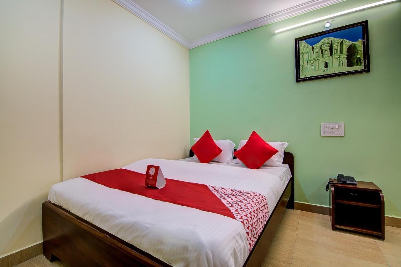Hotel Oyo Lalitha Delight à Visakhapatnam Extérieur photo