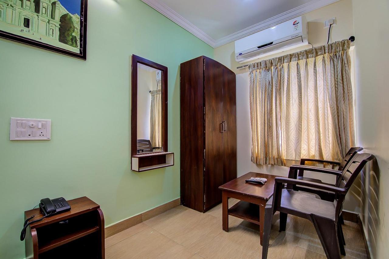 Hotel Oyo Lalitha Delight à Visakhapatnam Extérieur photo
