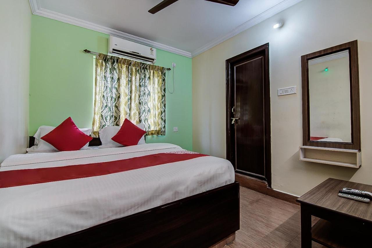 Hotel Oyo Lalitha Delight à Visakhapatnam Extérieur photo