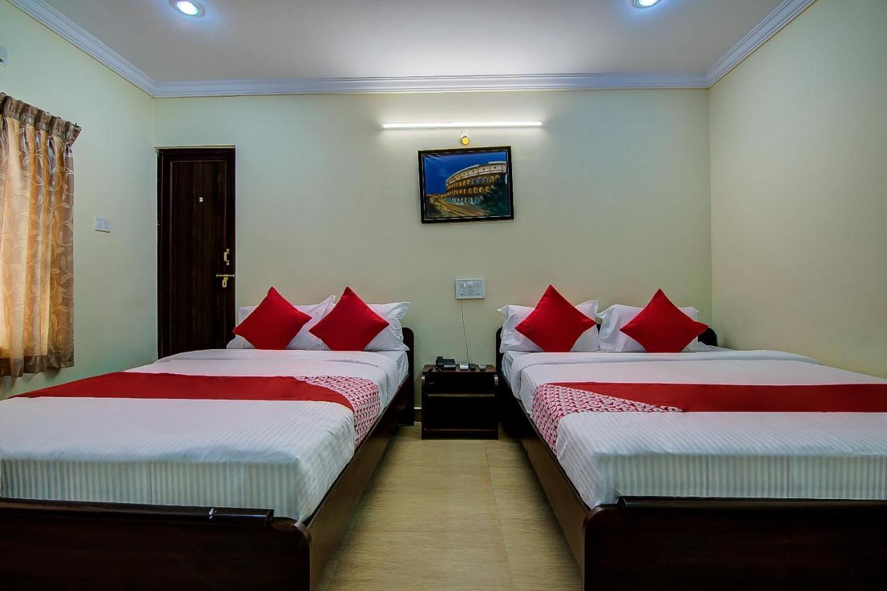 Hotel Oyo Lalitha Delight à Visakhapatnam Extérieur photo